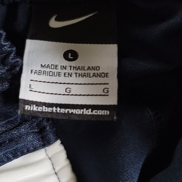 Boys Nike Shorts - Large - Picture 4 of 4